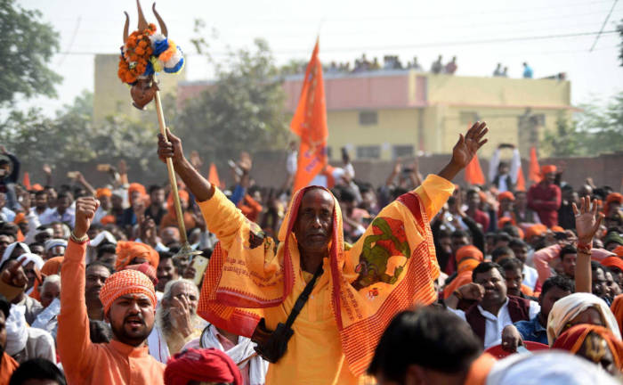 manifestacion pidiendo templo hindu