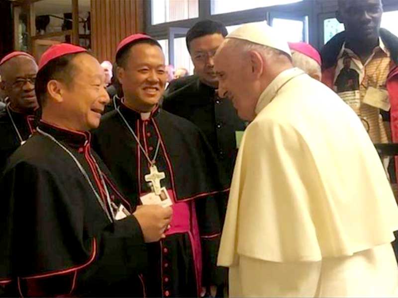 papa y obispos chinos